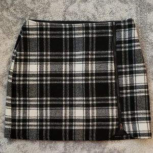 Hollister Plaid mini skirt EUC